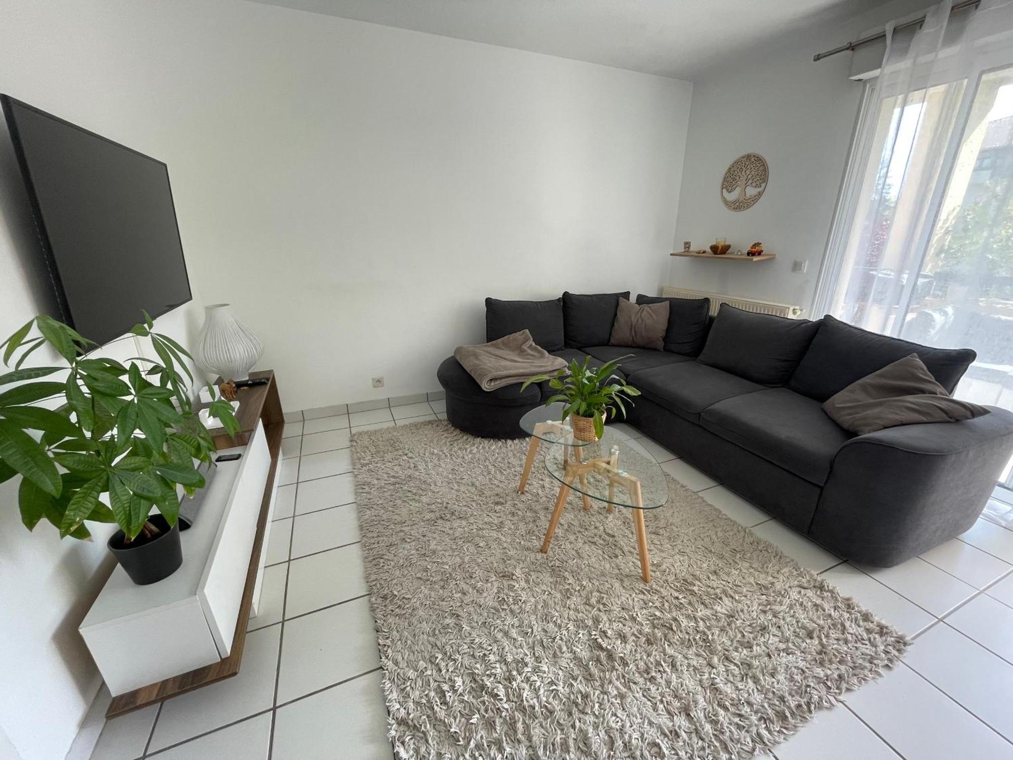 T3 A Avec Terrasse De 14 M2 *